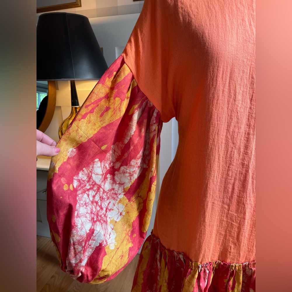 Women's Coral Midi Dress with Patterned Balloon Sleeves - Picture 4 of 9
